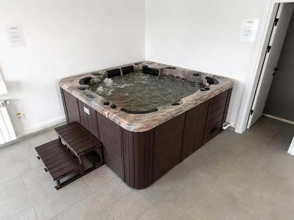 White Meraki & Apartmán Năvodari